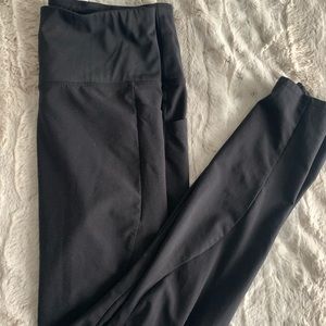 ATHLETA Quest Hybrid Tight 🖤